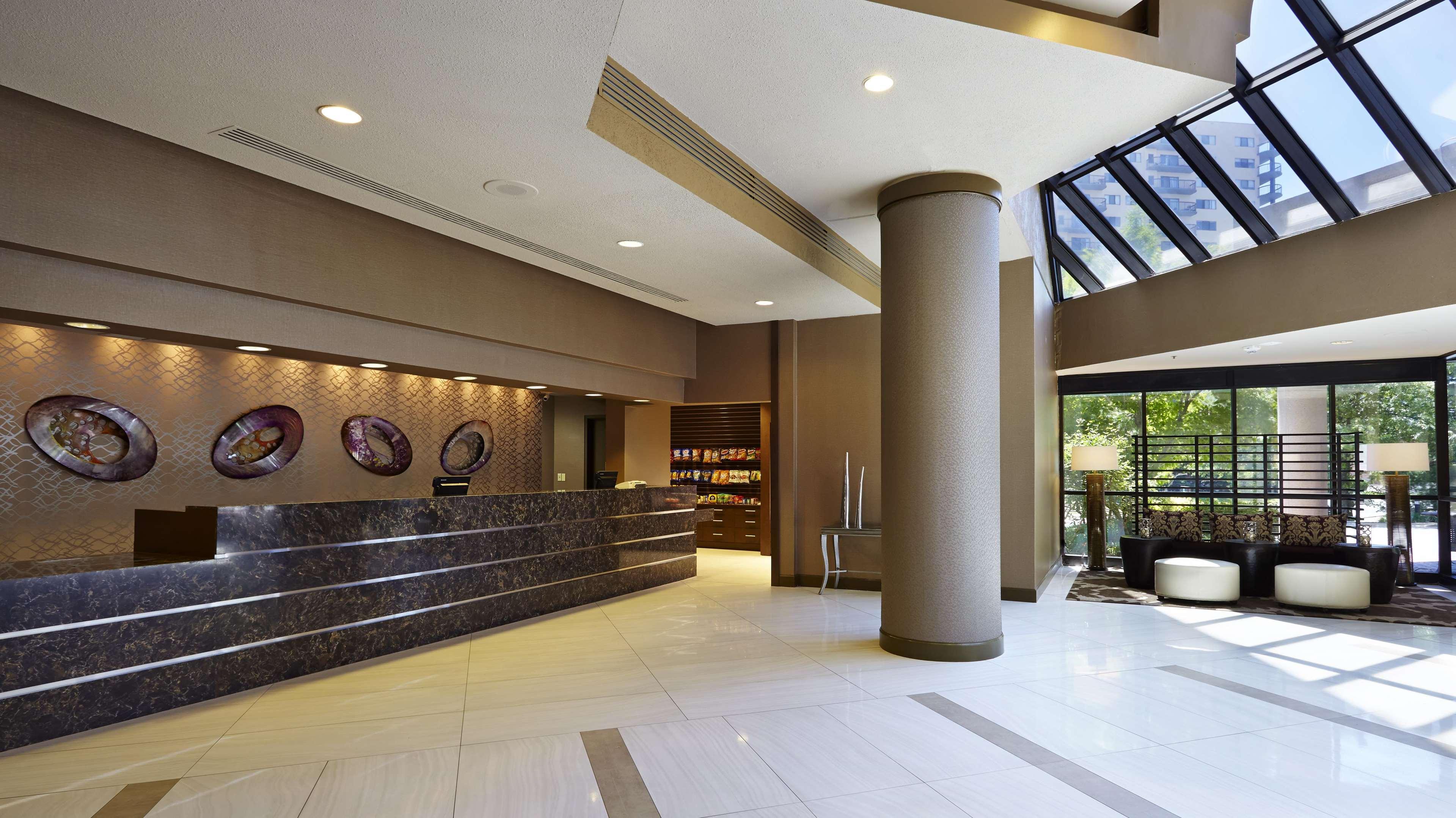Embassy By Hilton Crystal National Airport Hotel 3*