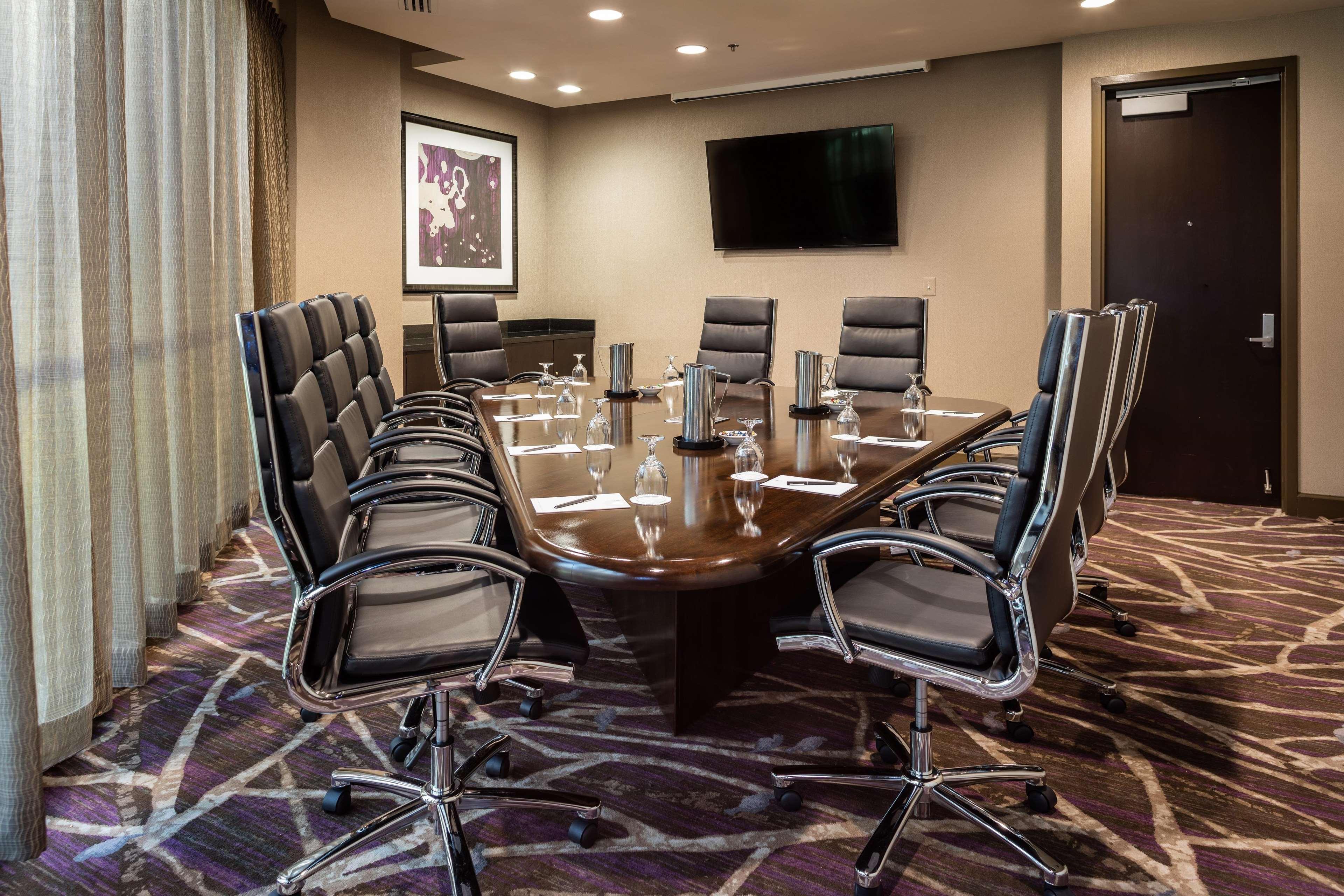 Embassy By Hilton Crystal National Airport Hotel 3*