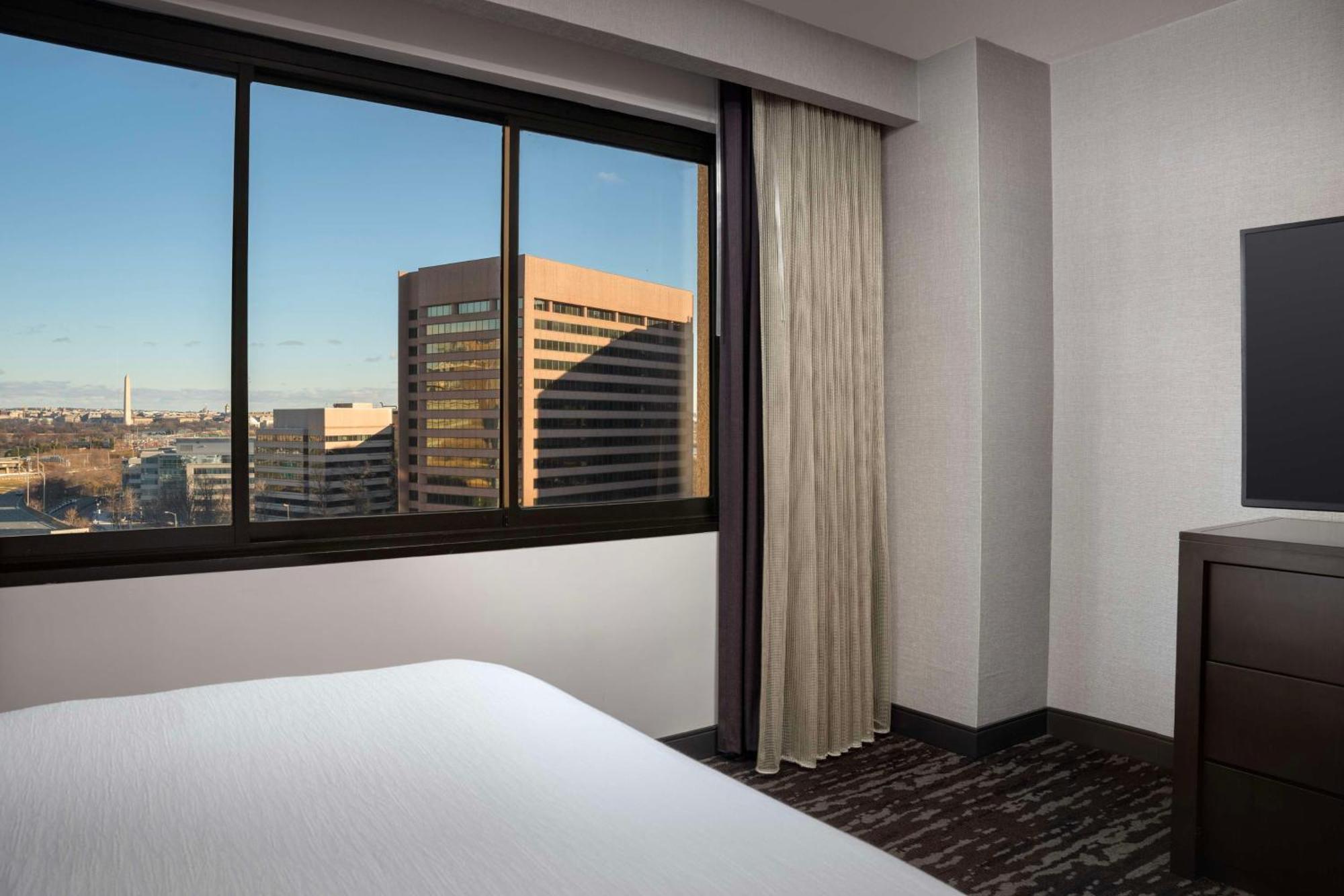 Embassy By Hilton Crystal National Airport Hotel Arlington