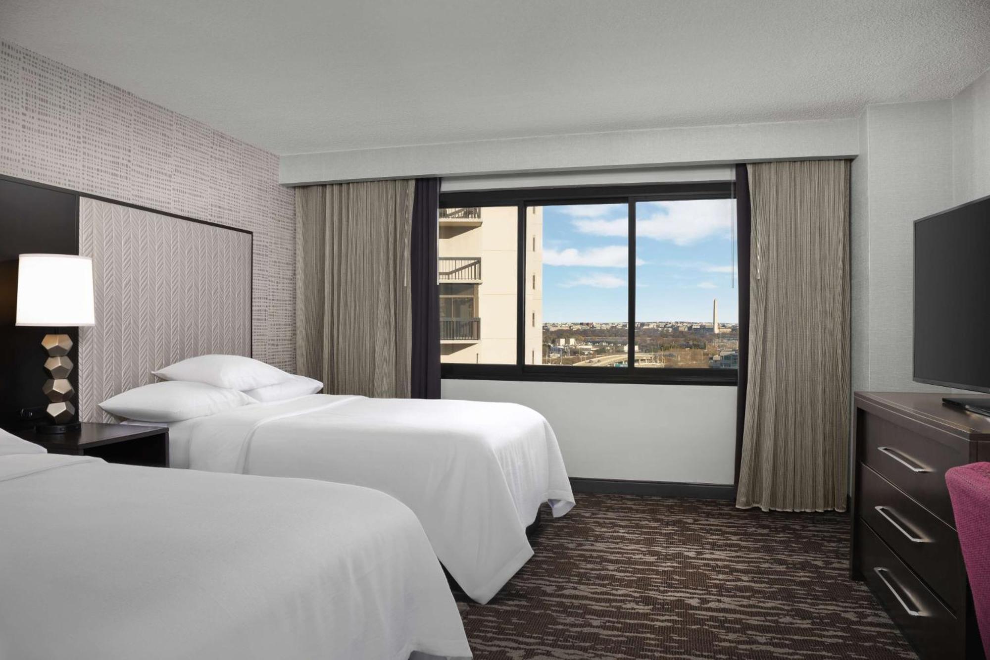Embassy By Hilton Crystal National Airport Hotel 3*