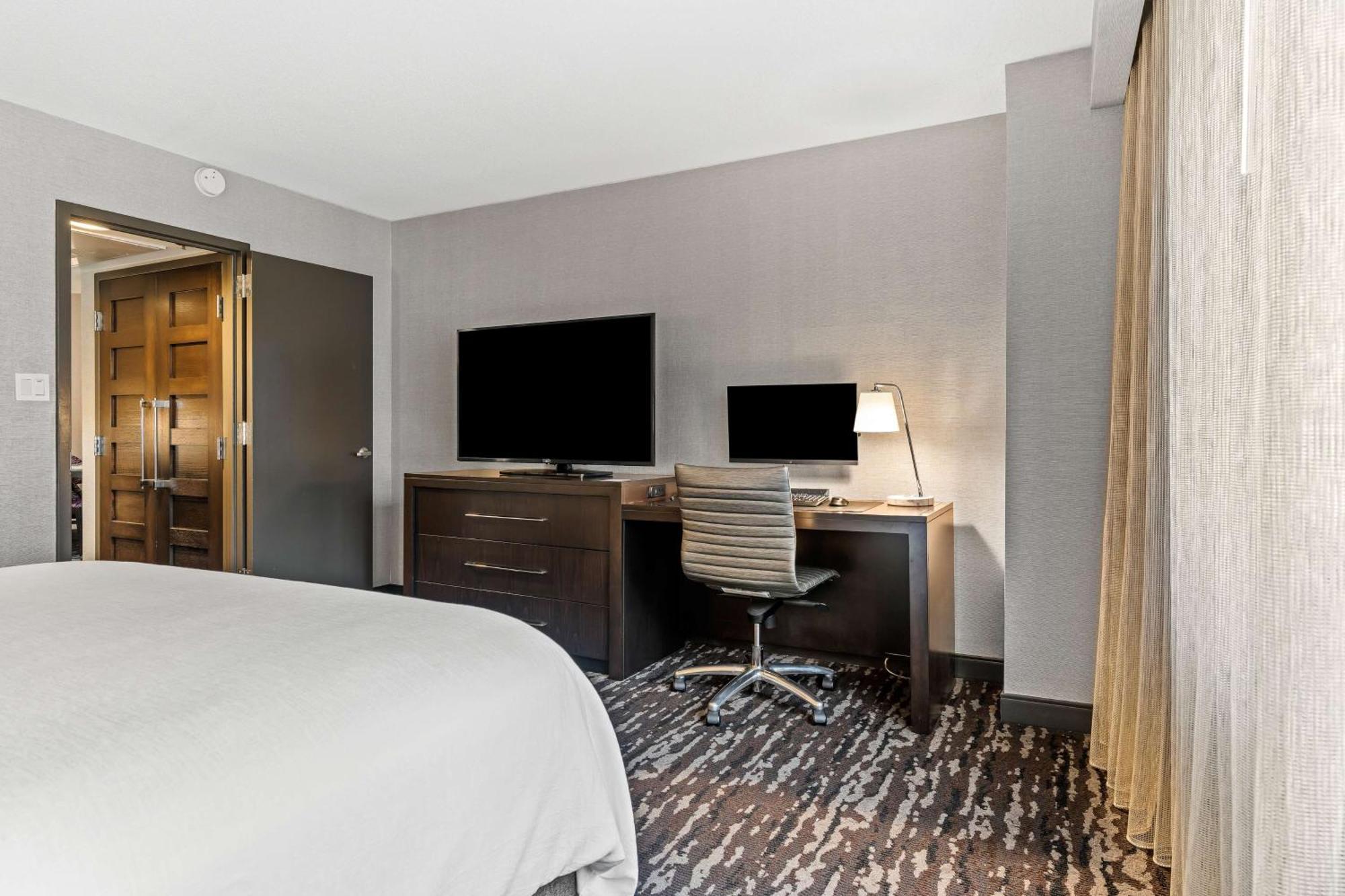 Embassy By Hilton Crystal National Airport 3*