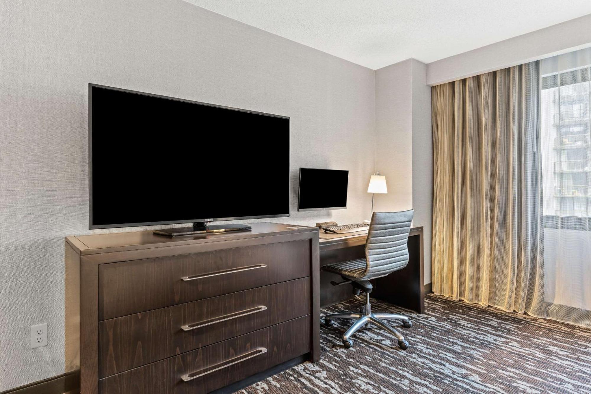 Embassy By Hilton Crystal National Airport 3*