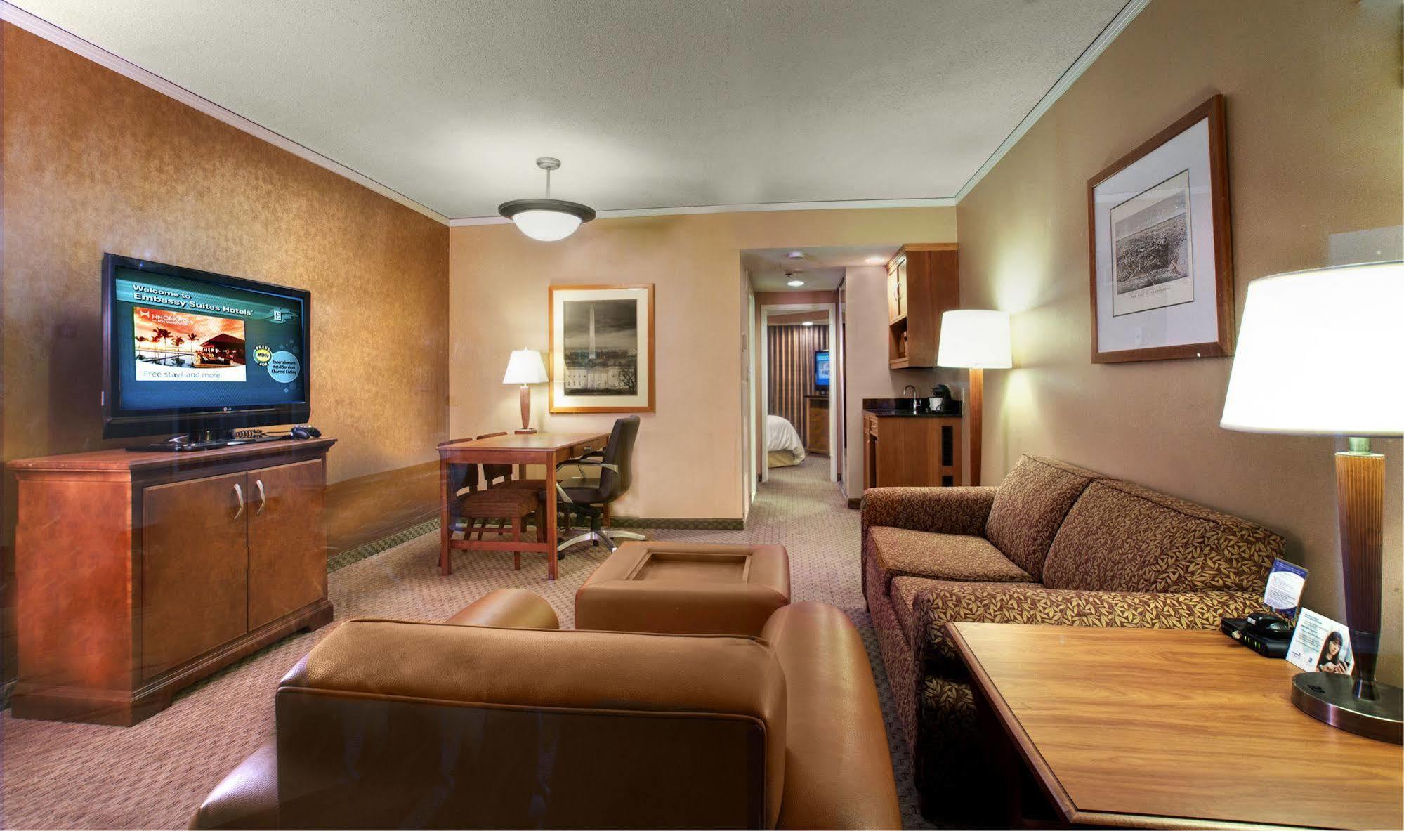 Embassy By Hilton Crystal National Airport 3*