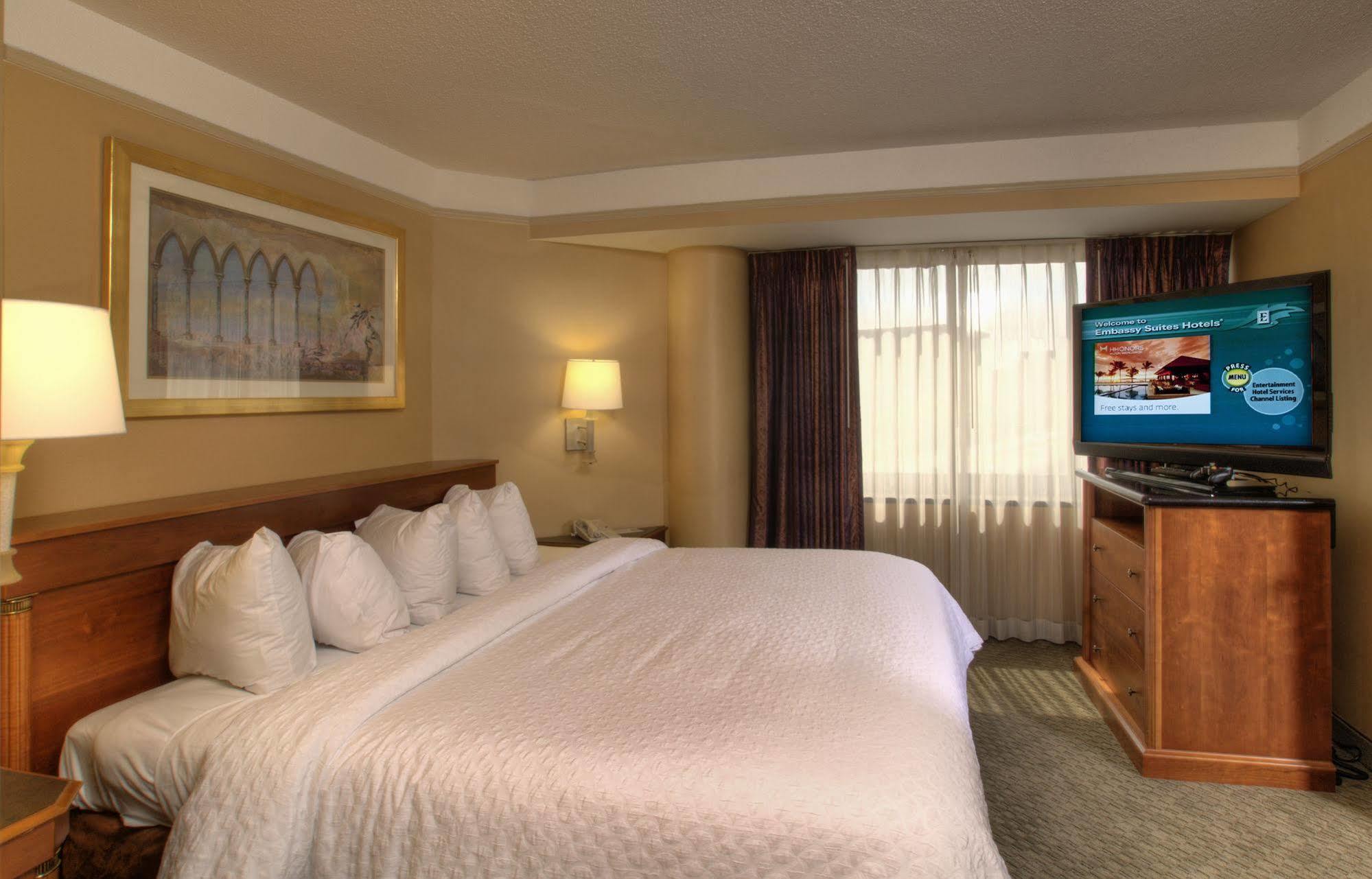 Embassy By Hilton Crystal National Airport Hotel